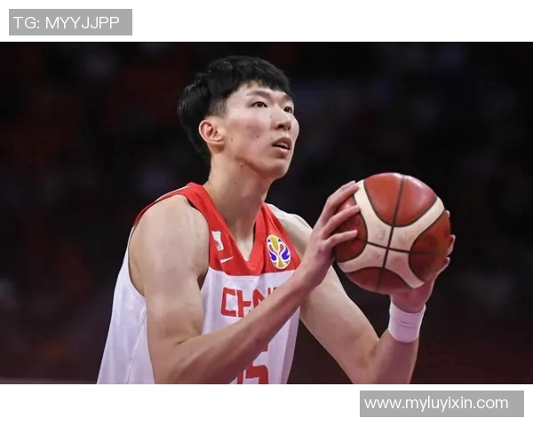 周琦在国际赛场的表现引发热议，未来篮球生涯将如何发展引人关注